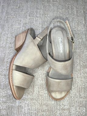 NWOB Antelope Metallic Gold Leather Wedge Sandals Comfort Strappy Slingback Sz37